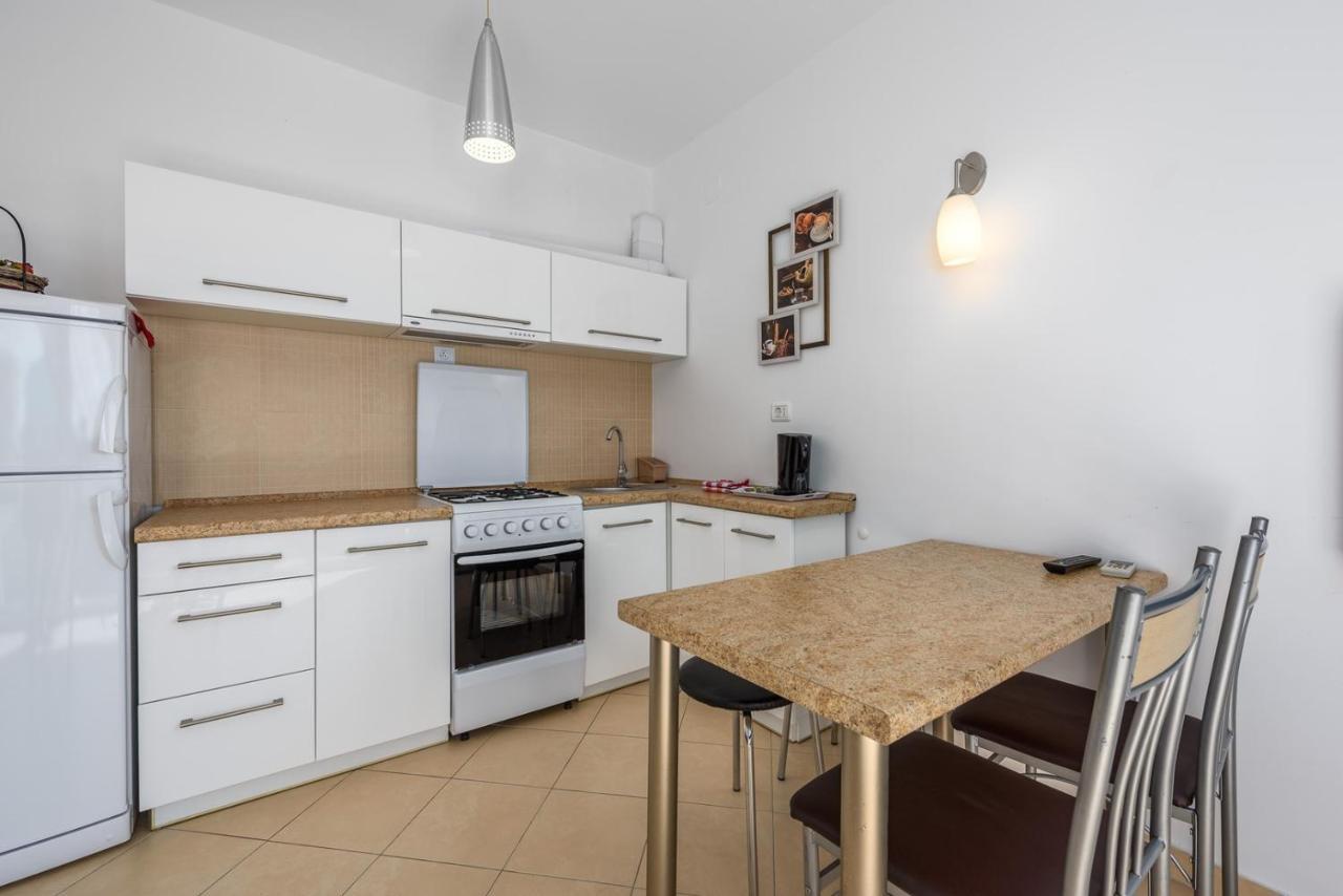 Flora House With Apartment Zambratija  Luaran gambar