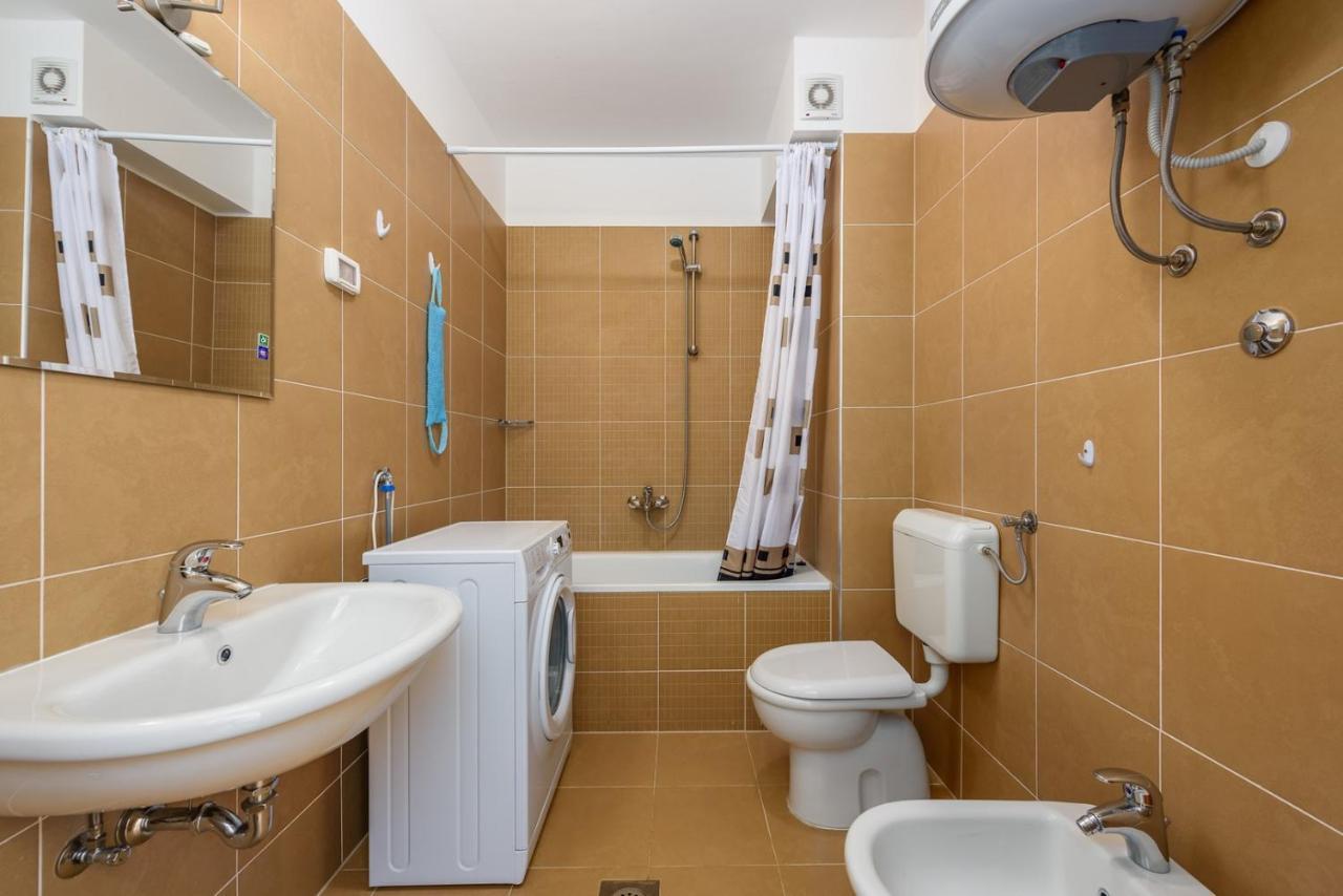Flora House With Apartment Zambratija  Luaran gambar