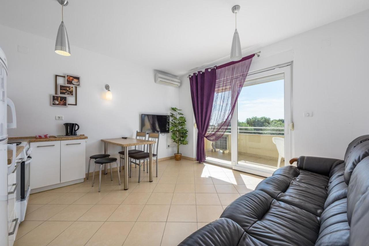 Flora House With Apartment Zambratija  Luaran gambar