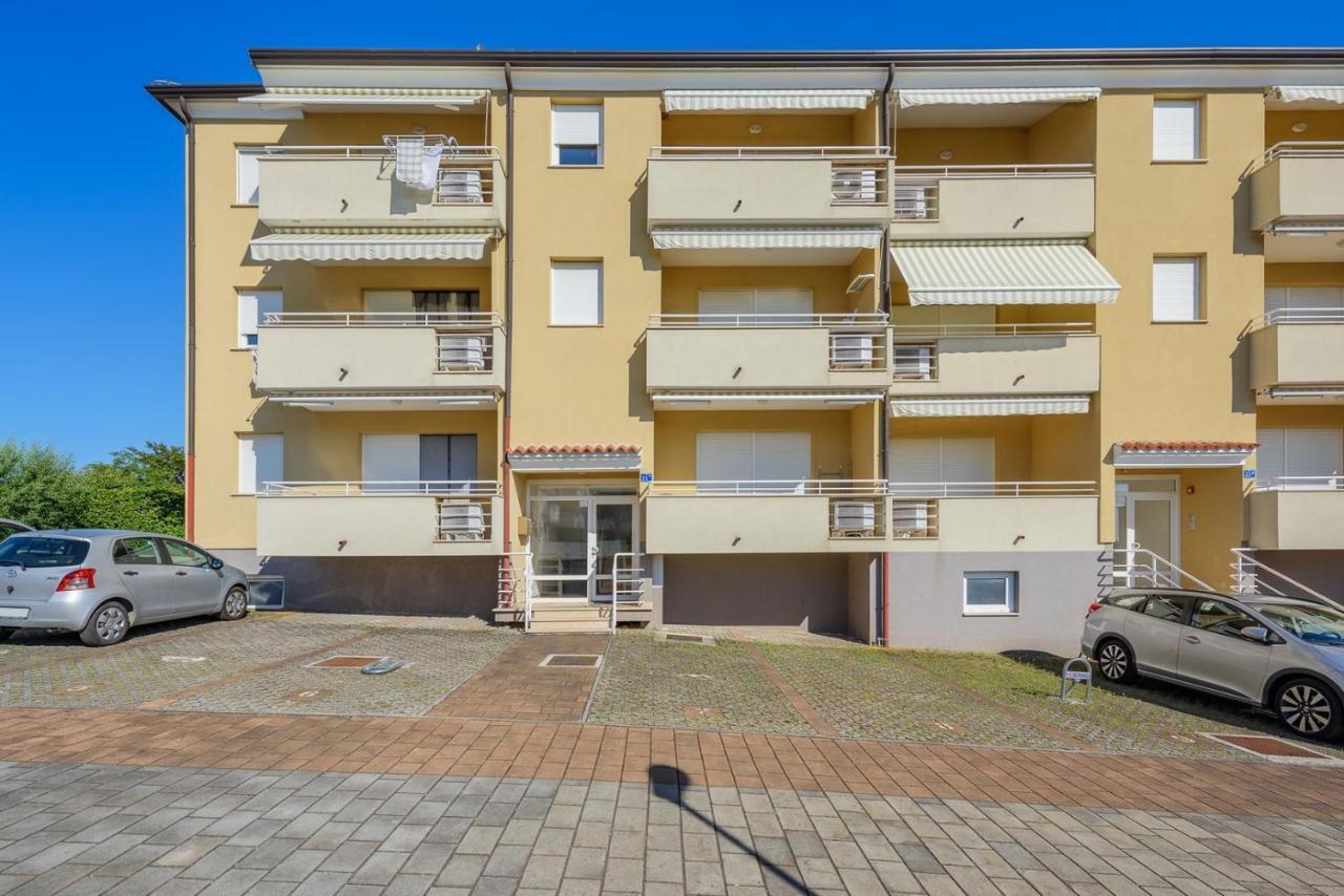 Flora House With Apartment Zambratija  Luaran gambar