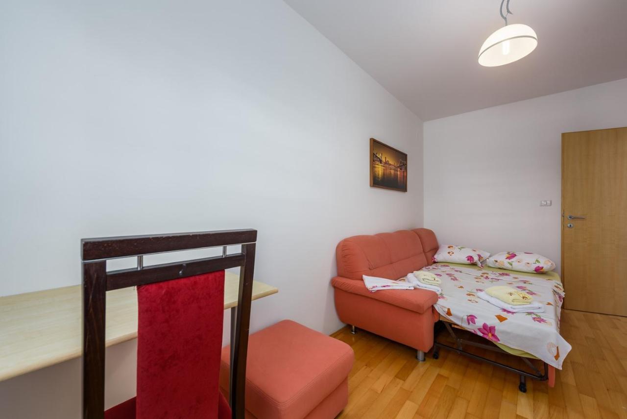 Flora House With Apartment Zambratija  Luaran gambar