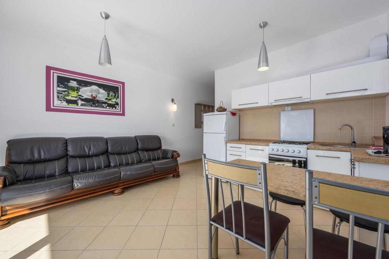 Flora House With Apartment Zambratija  Luaran gambar