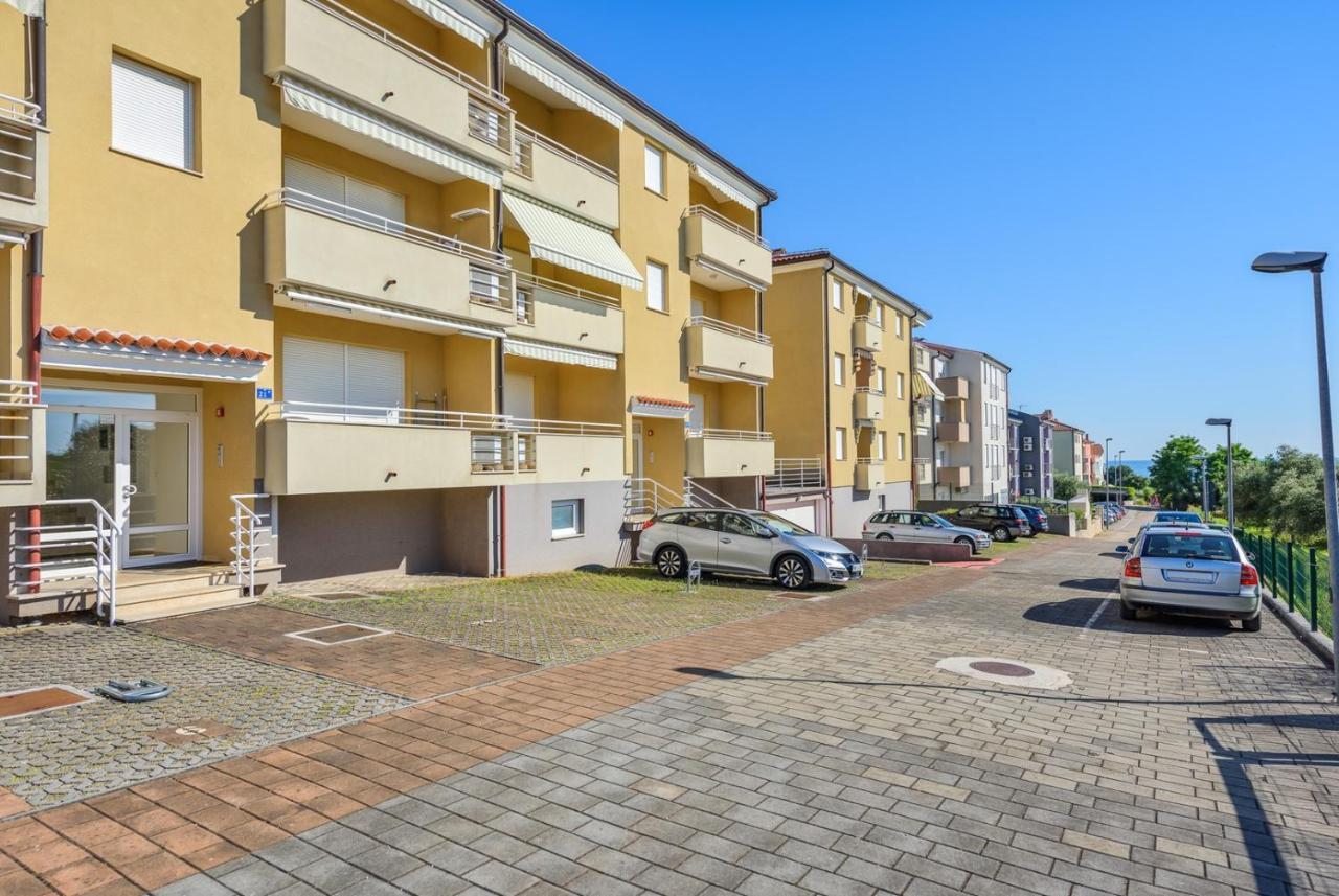Flora House With Apartment Zambratija  Luaran gambar