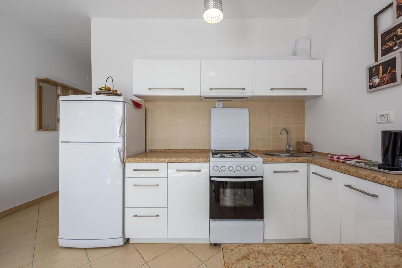 Flora House With Apartment Zambratija  Luaran gambar