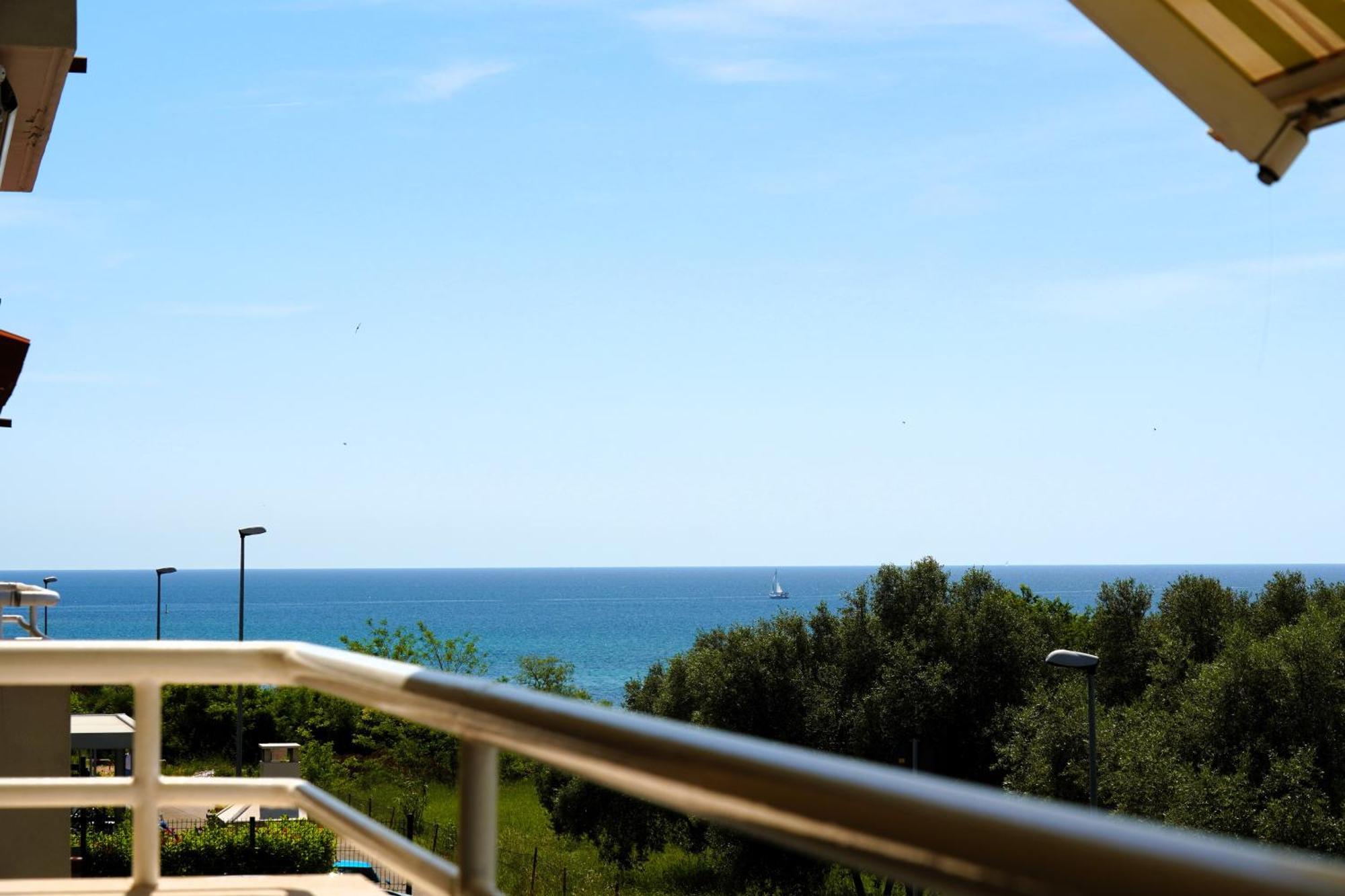 Flora House With Apartment Zambratija  Luaran gambar